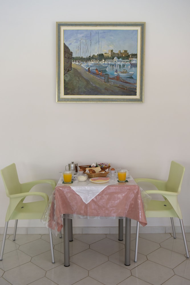 Trianta Hotel Apartments 26/33