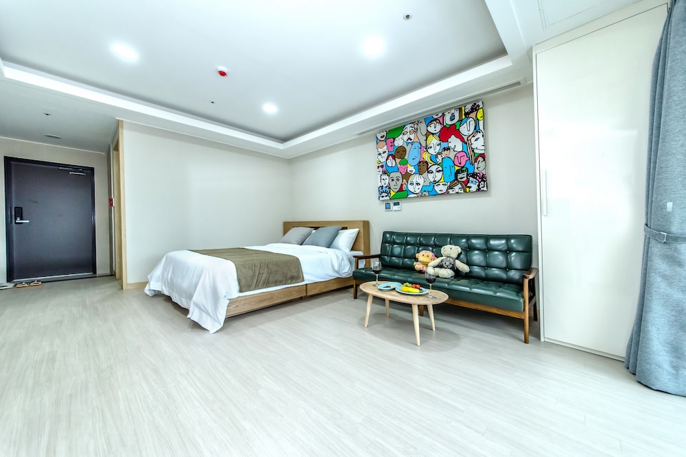 Blue Whale Resort 44/68