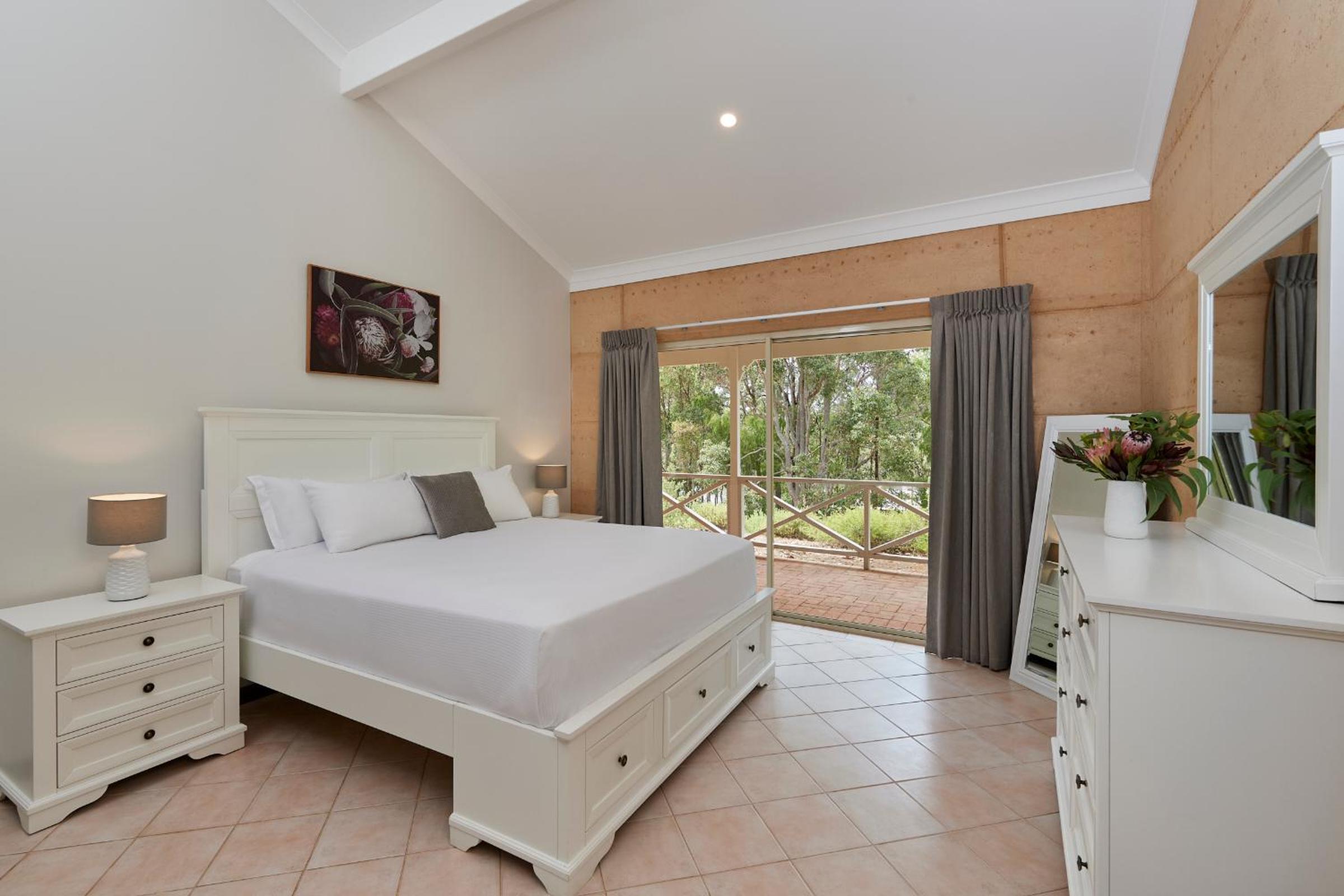 4 Bedrooms, Home
