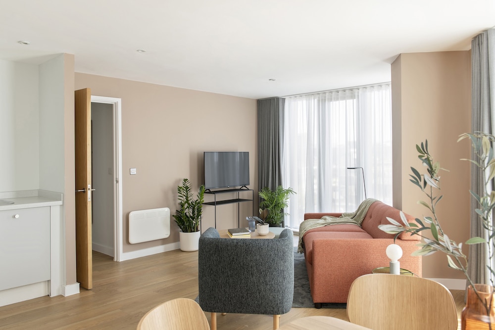 Cove Paradise Street 33/63