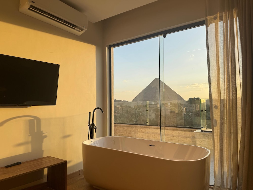 Palacio Pyramids Hotel 69/80