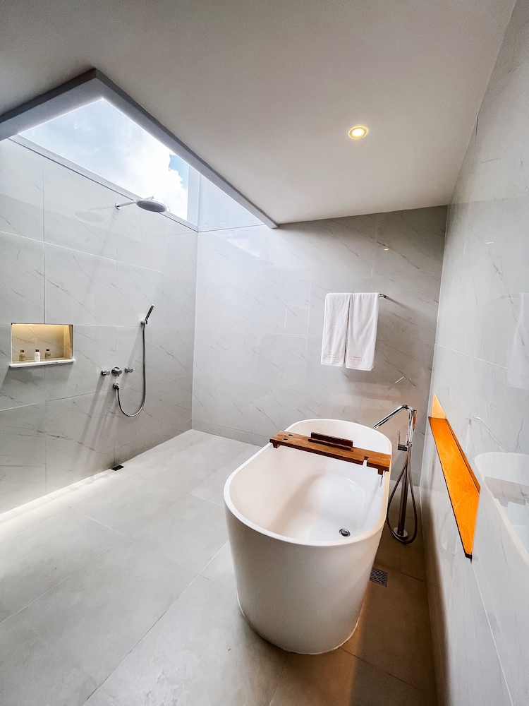 PRADHA VILLAS SEMINYAK 62/63