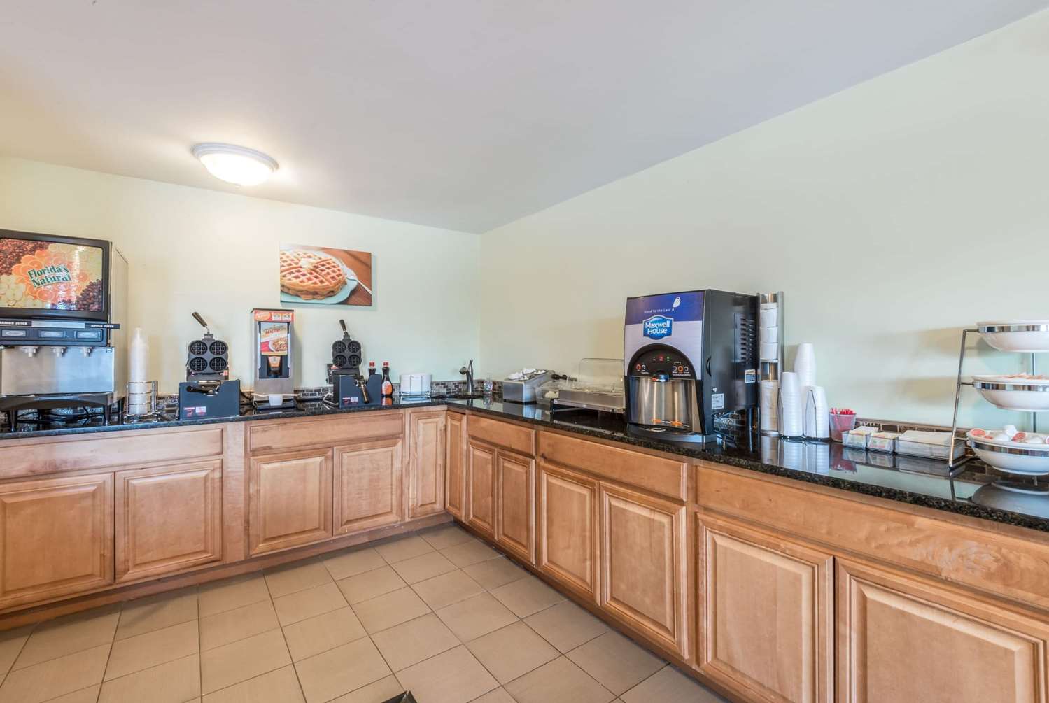 Days Inn by Wyndham Middletown/Newport Area 8/40