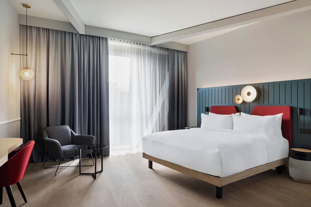 Executive, King Bed