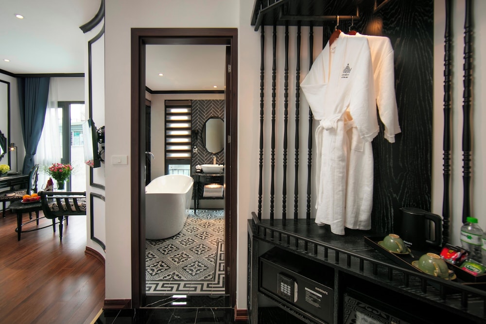 Hanoi Le Chateau Hotel & Spa 37/50