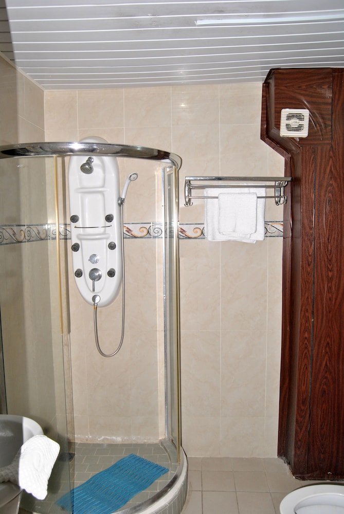 Riviera Hotel Benin 24/42