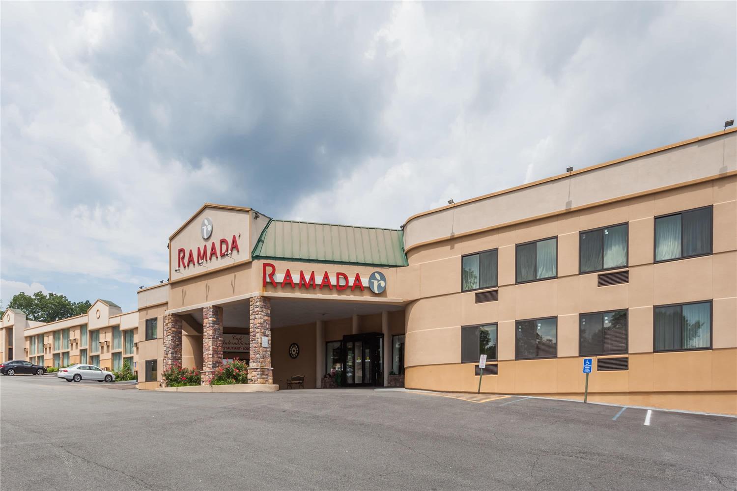 Ramada By Wyndham Newburgh/West Point 2/46