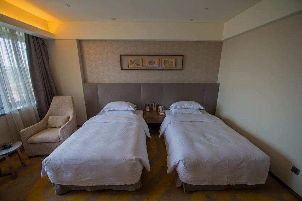 Maya Gleetour Hotel Wuhan OCT 8/50