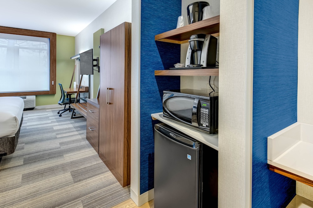 Holiday Inn Express Woodbridge 5/64