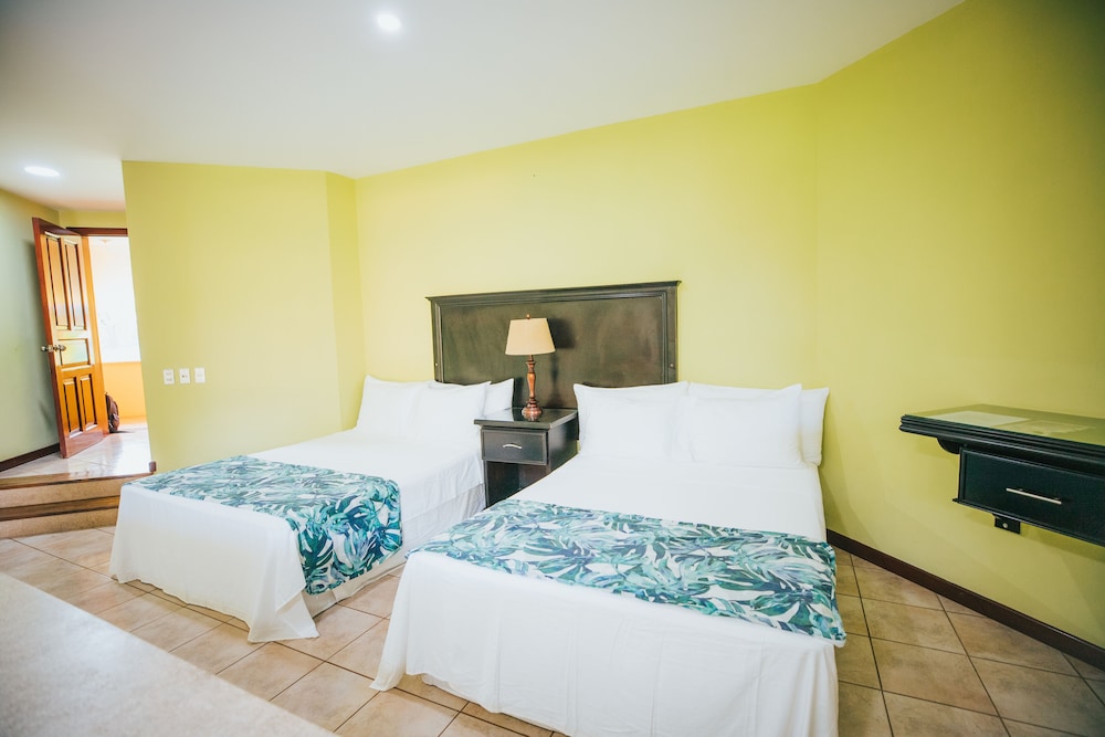 Papagayo Golden Palms Beachfront Hotel 12/65