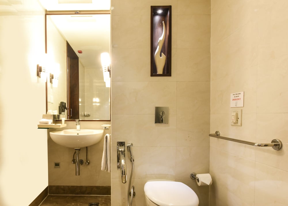 DoubleTree by Hilton Gurugram Baani Square 20/47