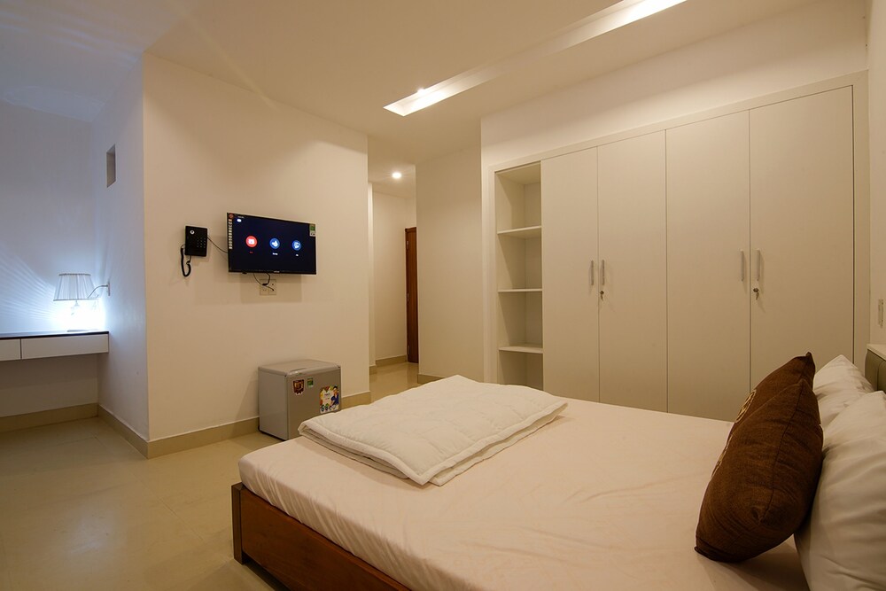 Poetic Hue Hotel 25/50