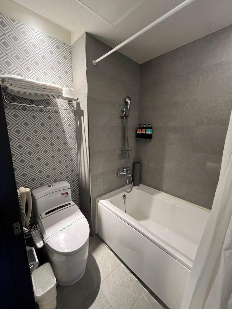 Watermark Hotel Kaohsiung Main Station 71/72