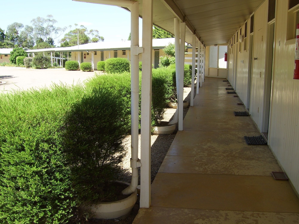 Garden Motor Inn 28/71