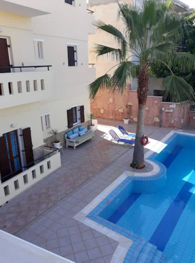 SEMIRAMIS APARTMENTS 21/21