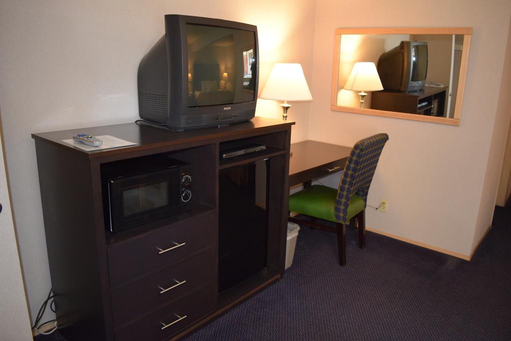 Valley Oaks Inn Woodland 23/25