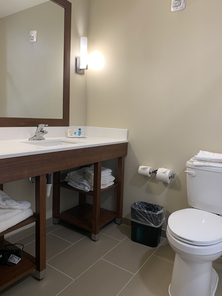 Comfort Suites Daytona Beach-Speedway 16/35