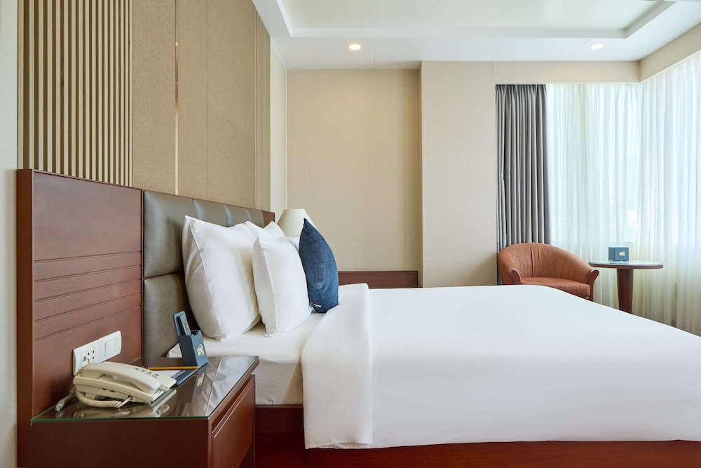 غرفة غراند بسرير كوين بإطلالة على المدينة، Kin Hotel Thi Sach Edition 9/10