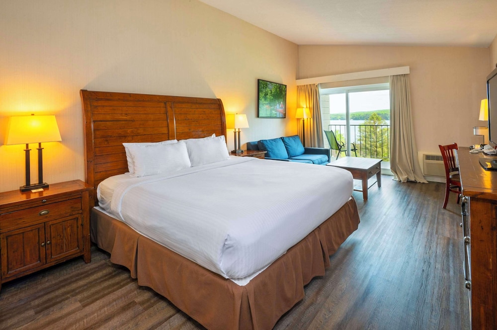 Room, King Bed, Lake Front, Sofa