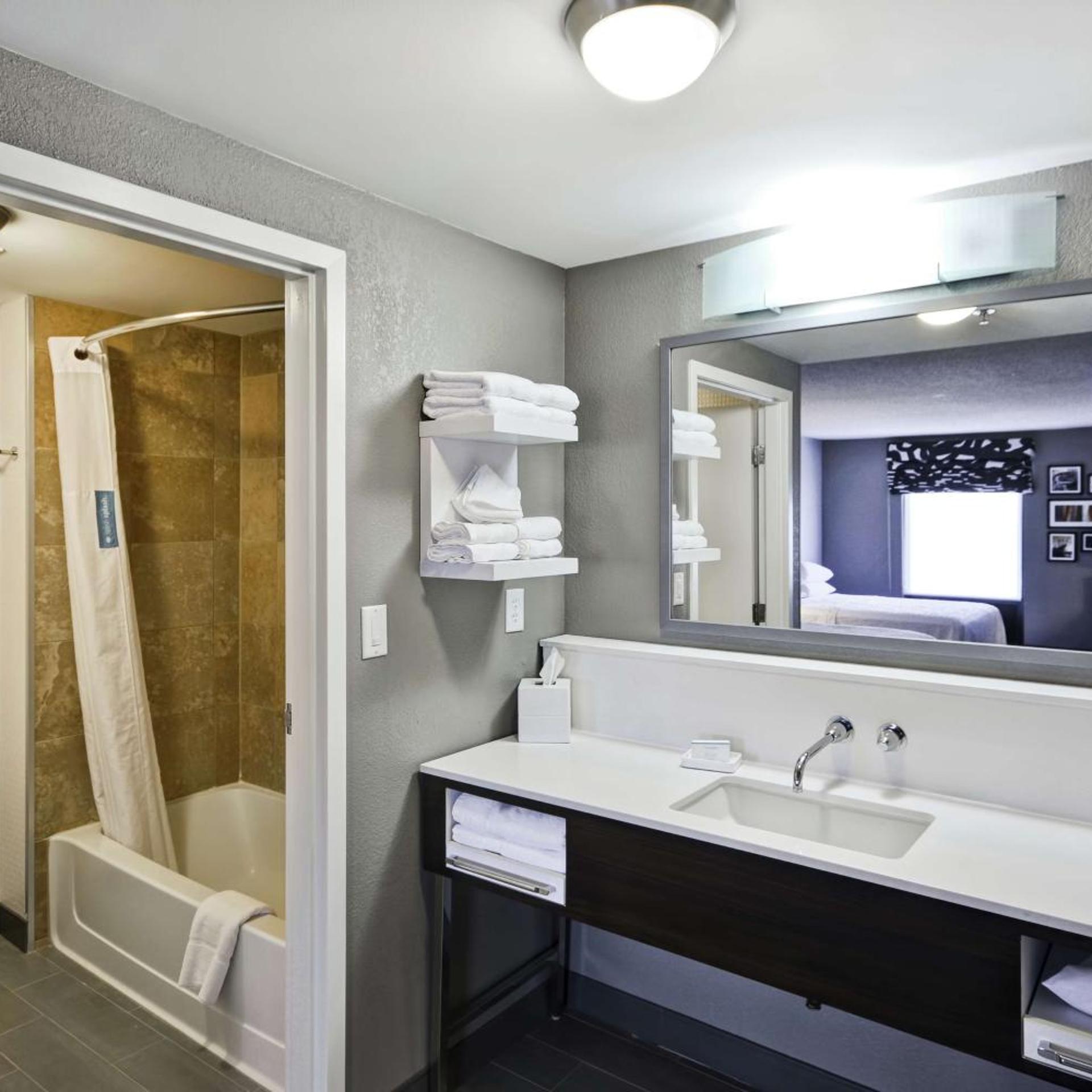 SUITE, KING BED, SOFA, LIVING AREA