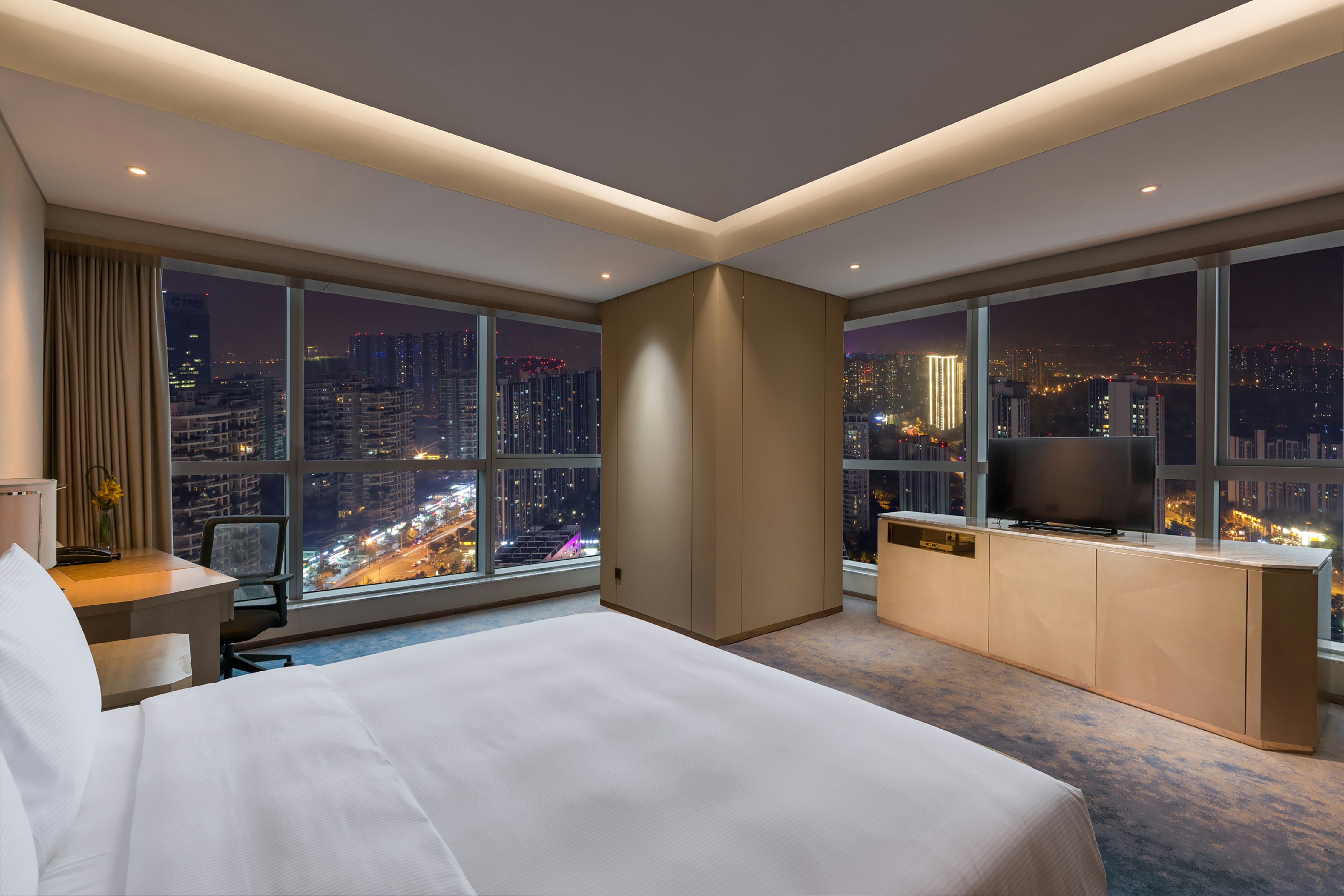 Ambassador, Suite, King Bed