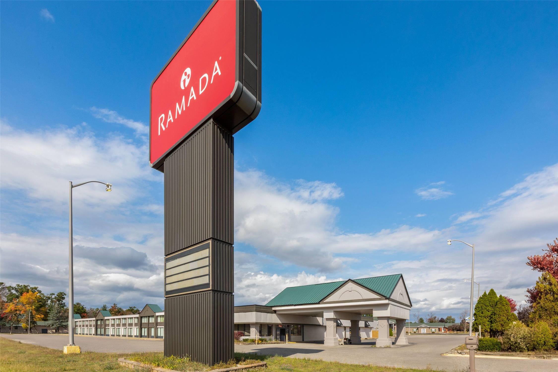 Quality Inn & Suites Grayling, MI 3/51