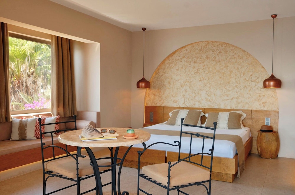 Infinity, Twin Beds, Lateral Side Sea View