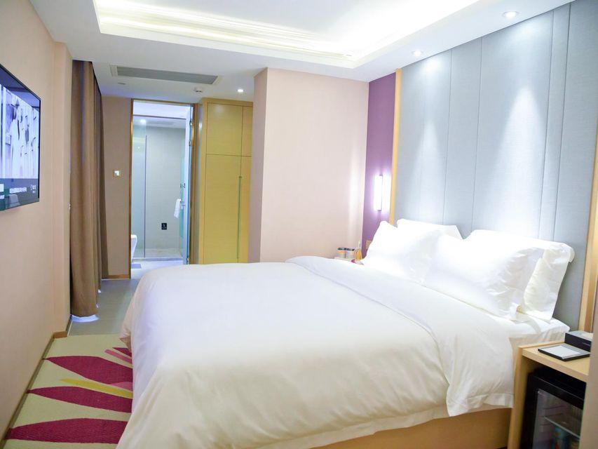 Superior, King Bed, Queen Bed