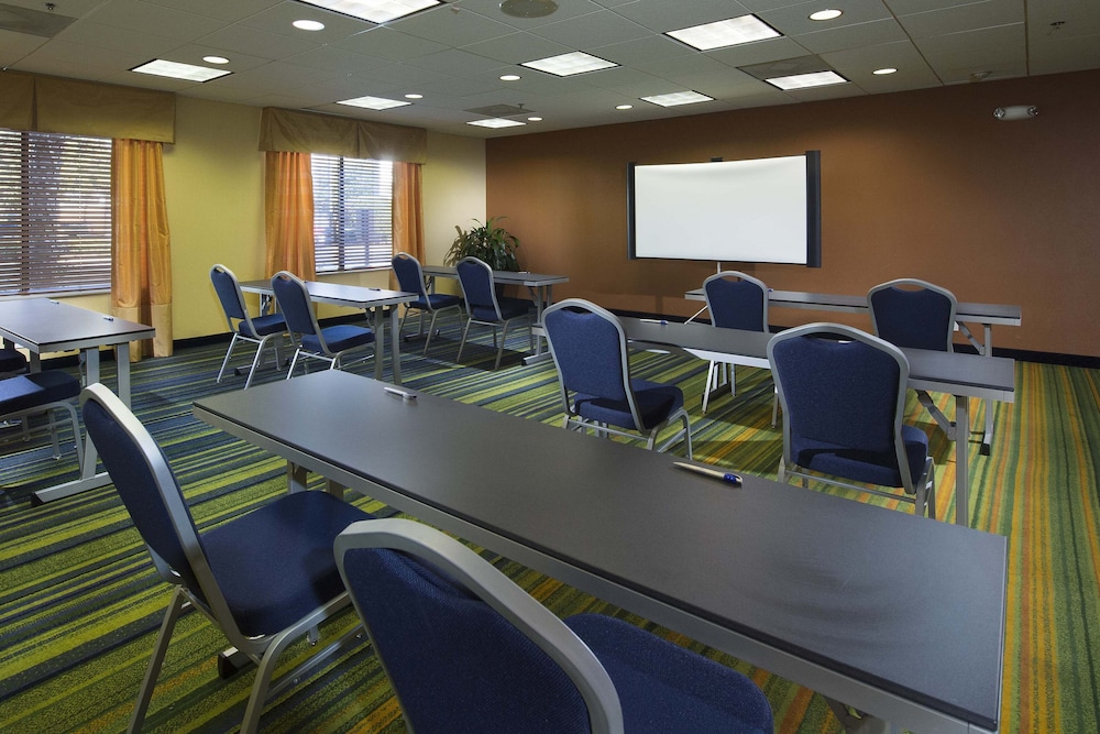 Fairfield Inn Suites Charleston Airport Convention Center 40/45