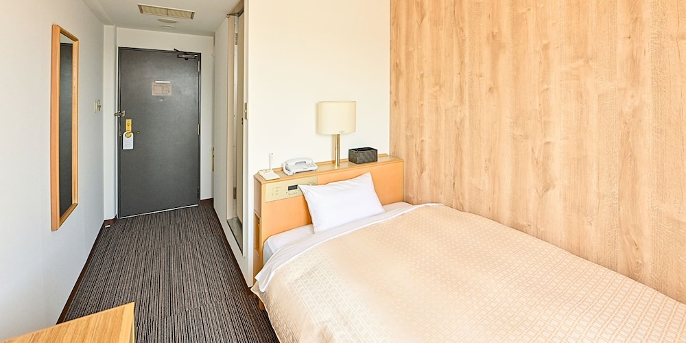 ROOM, SINGLE