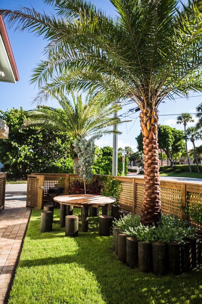 Sun Dek Beach House 5/56
