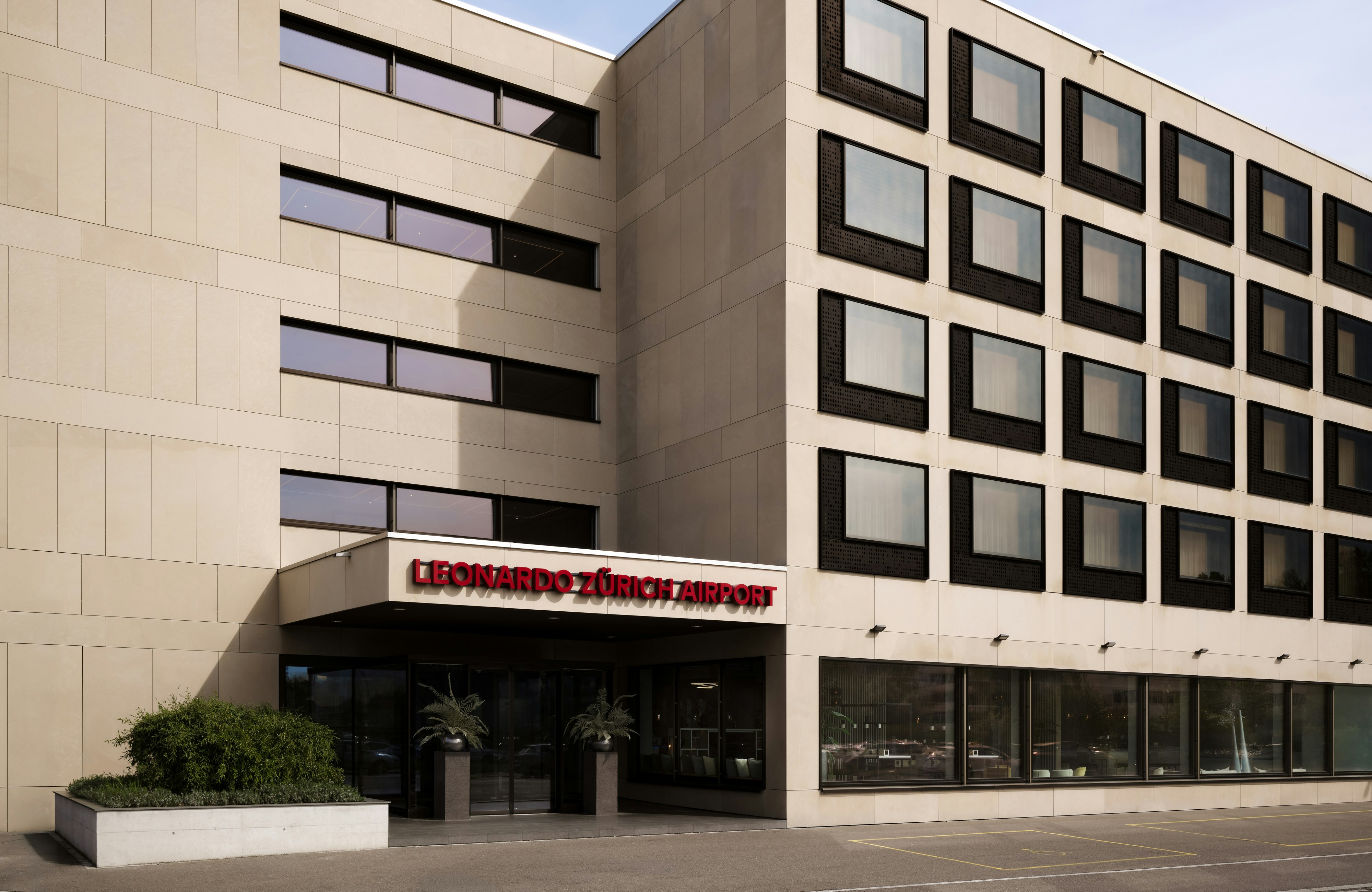 Leonardo Hotel Zurich Airport 75/76