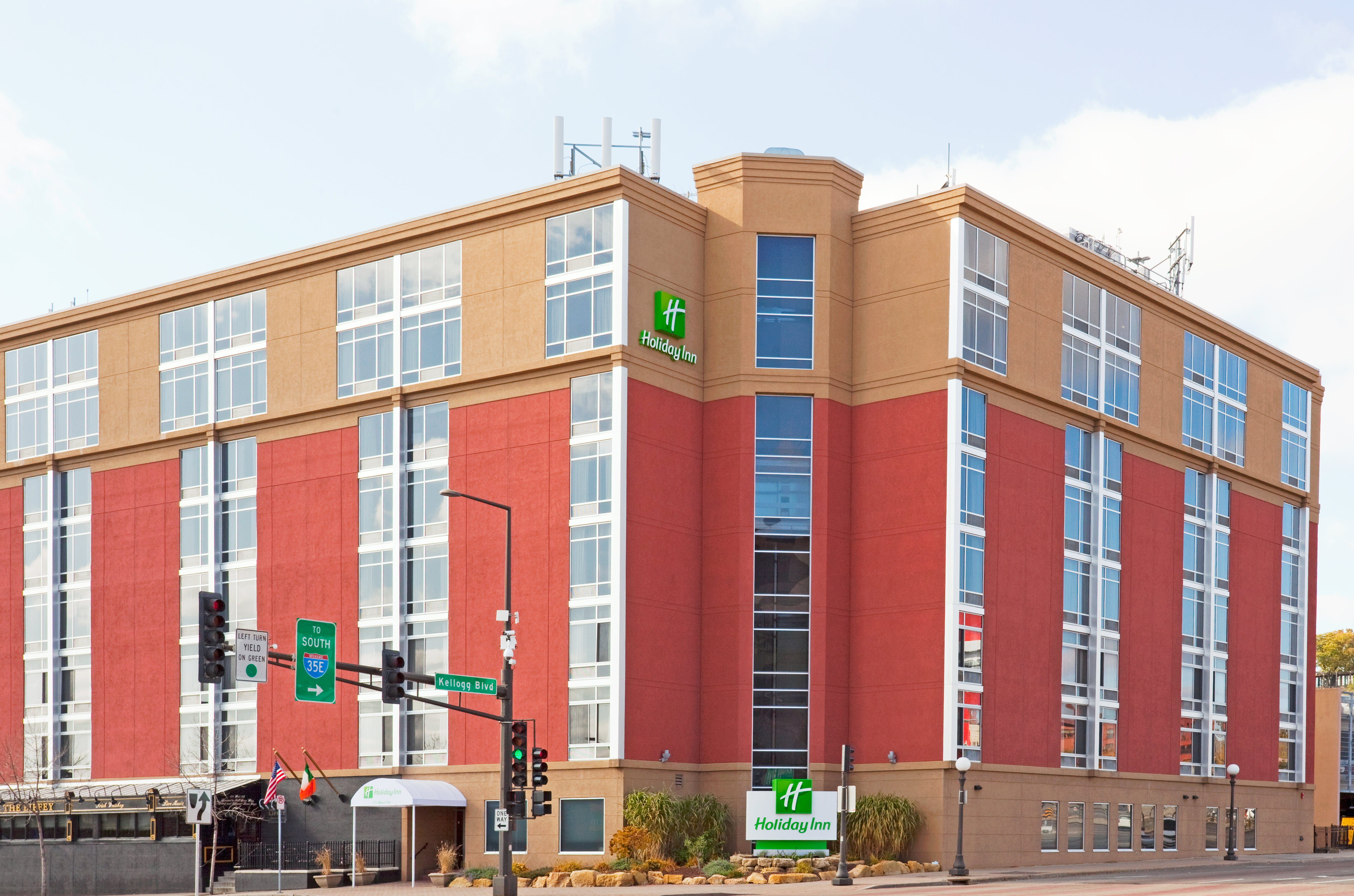 Holiday Inn St. Paul Downtown 6/74