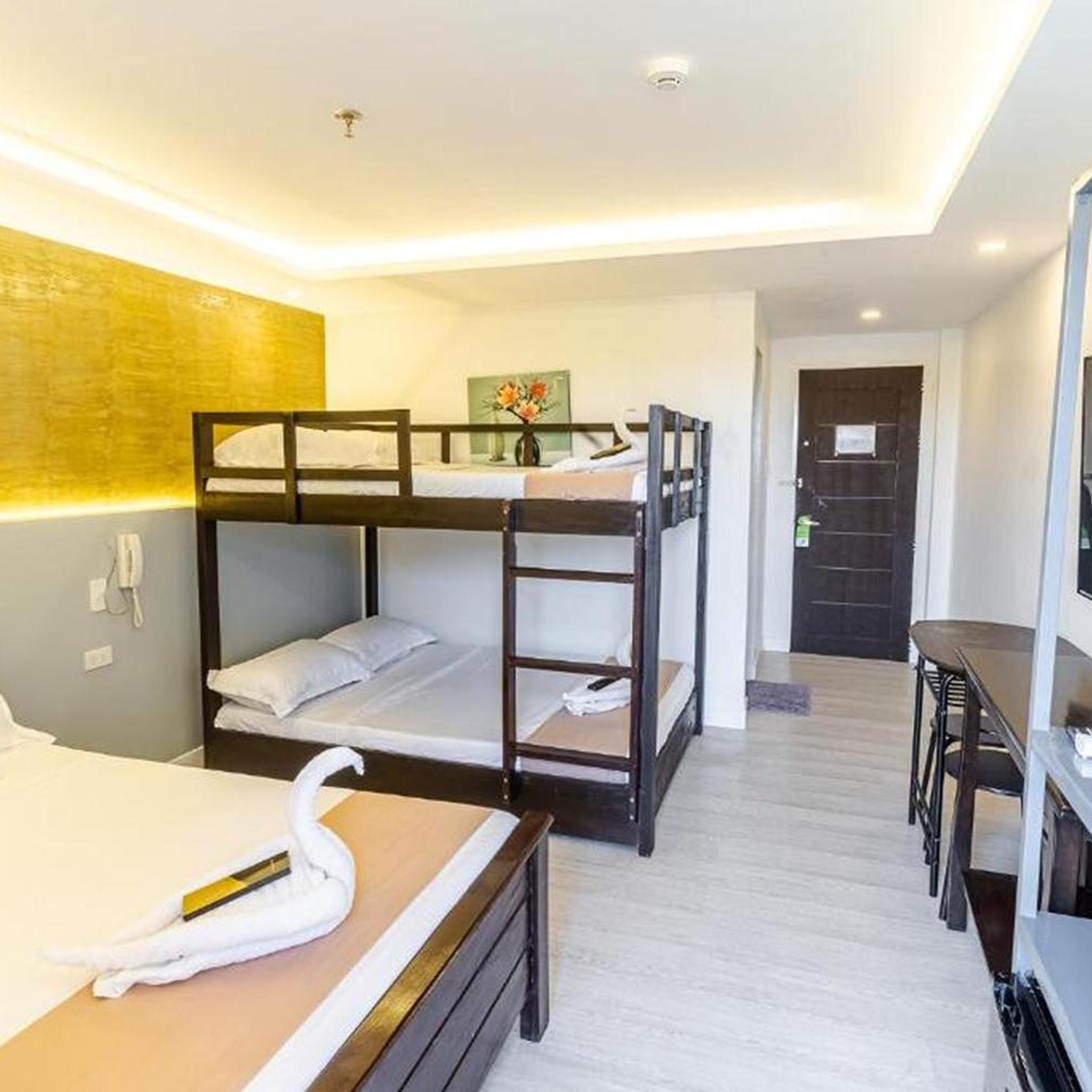Spotlight Hotel near Hundred Islands Wharf 20/44