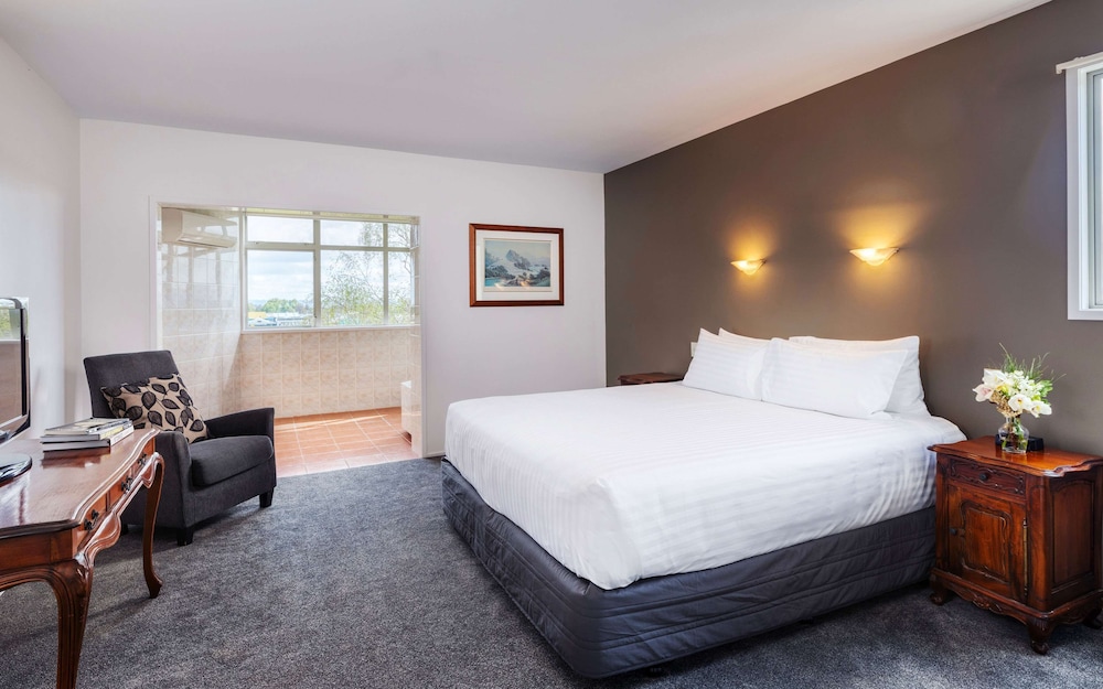 1 BEDROOM, SUITE, KING BED