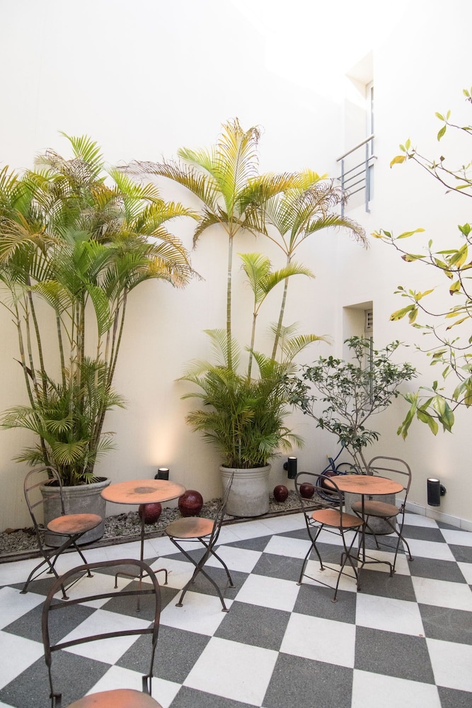 Magnolia Hotel Boutique 50/54