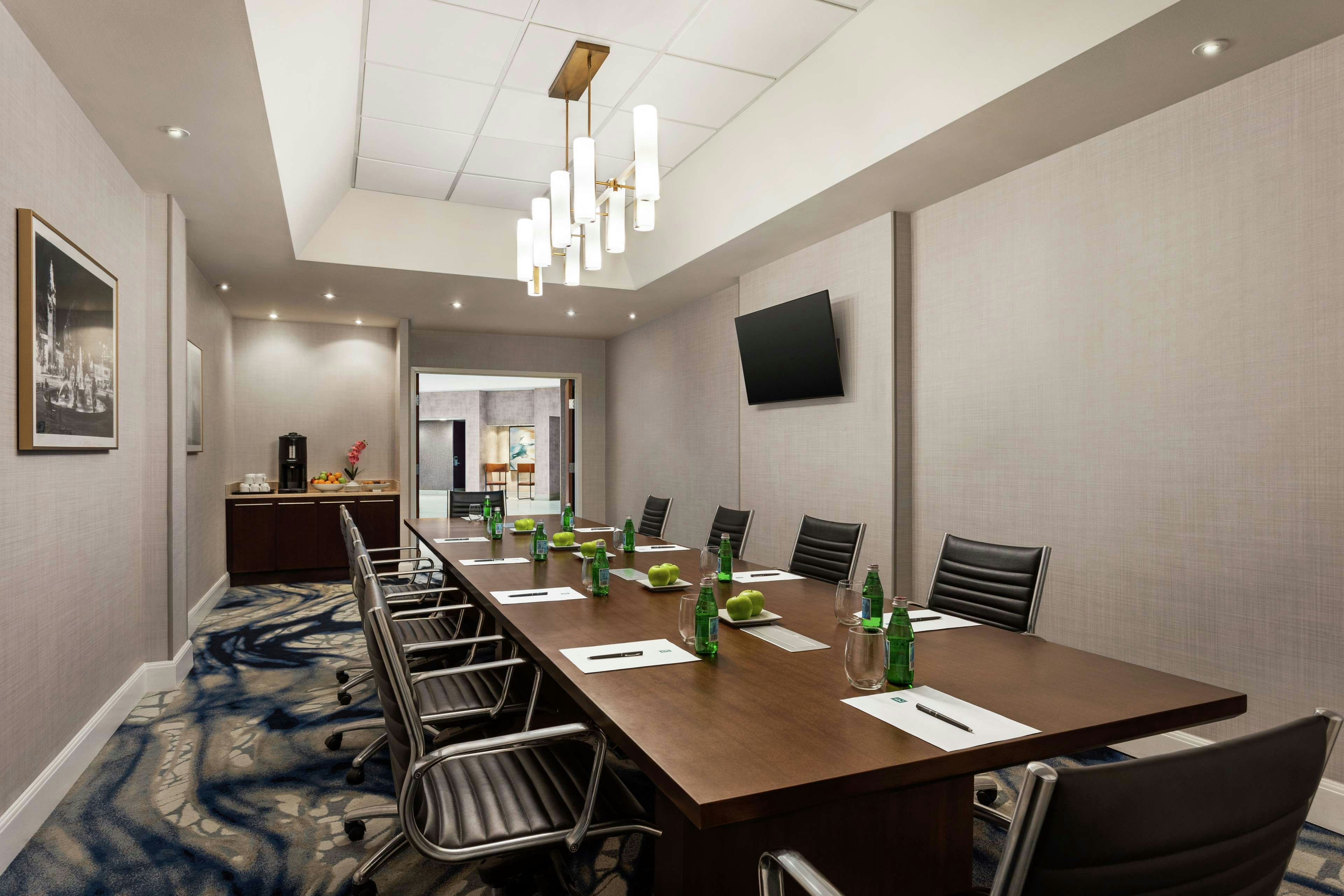 Embassy Suites by Hilton Kansas City Overland Park 43/50