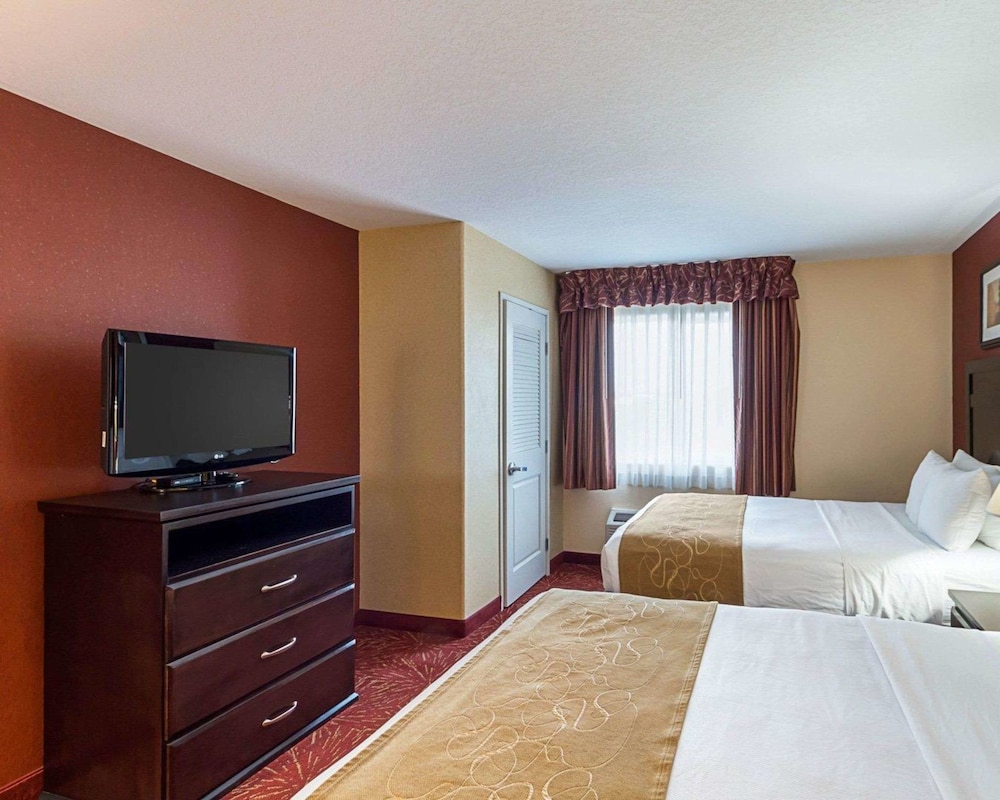 Comfort Suites Airport Wichita, KS 10/41