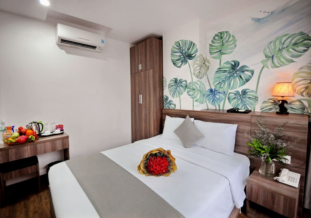 Mega Light Hotel 6/43