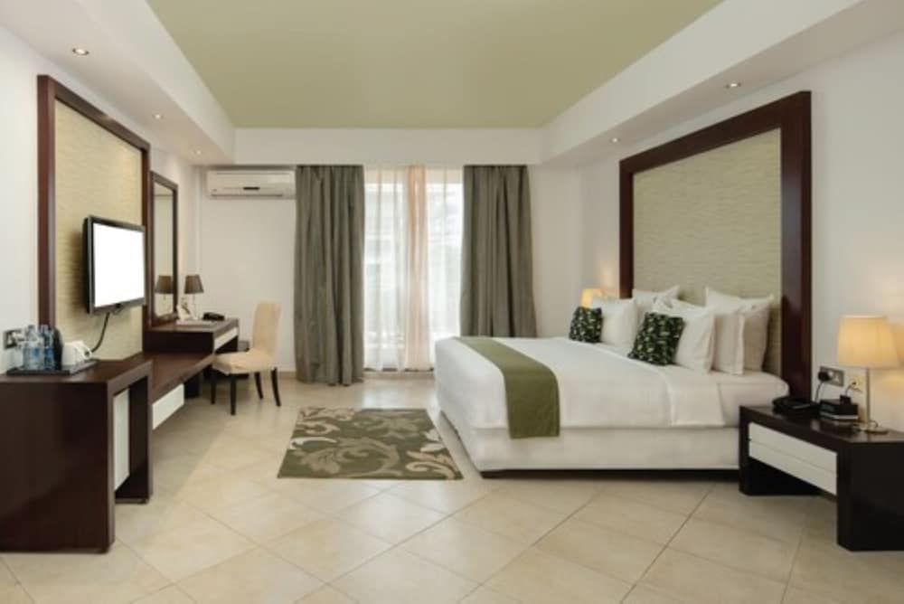 Peninsula Hotel Dar es Salaam 12/60