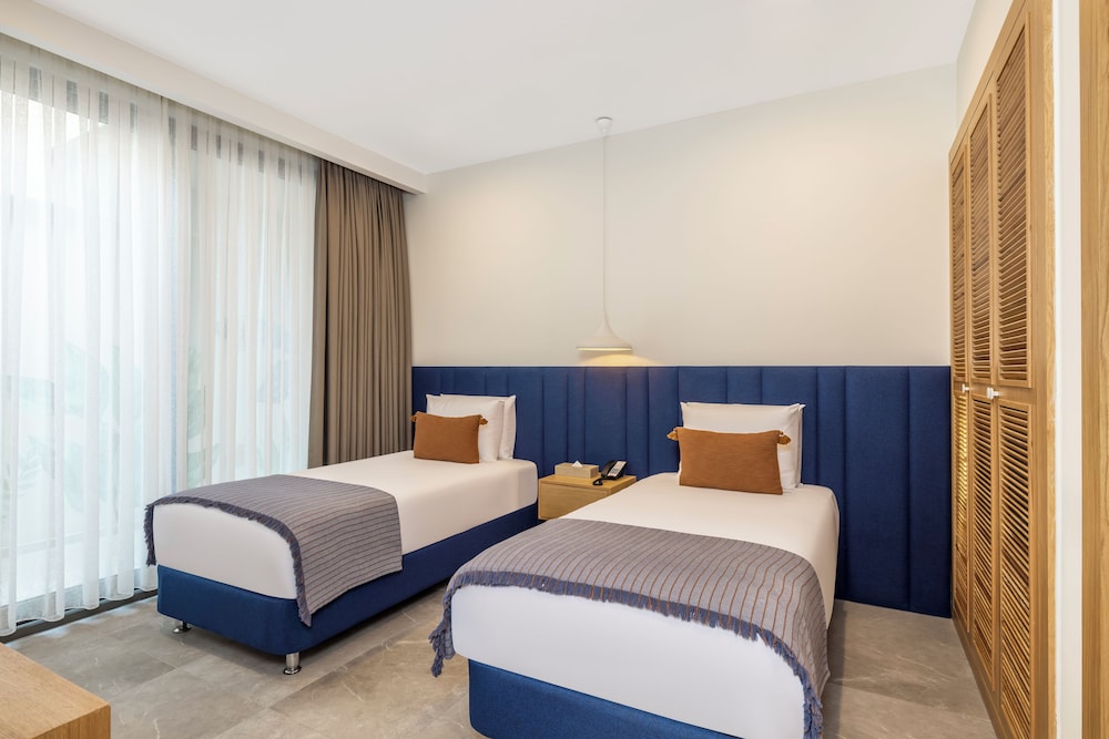 ROYAL SUITE WITH SEA VIEW