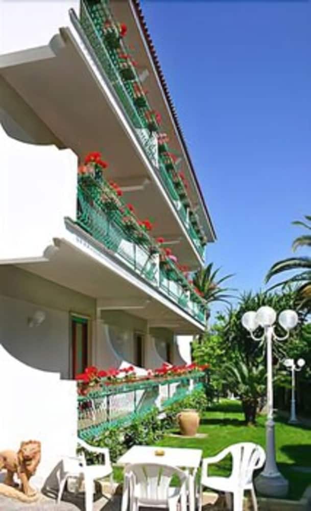 Hotel Eliseo Park S 4/65
