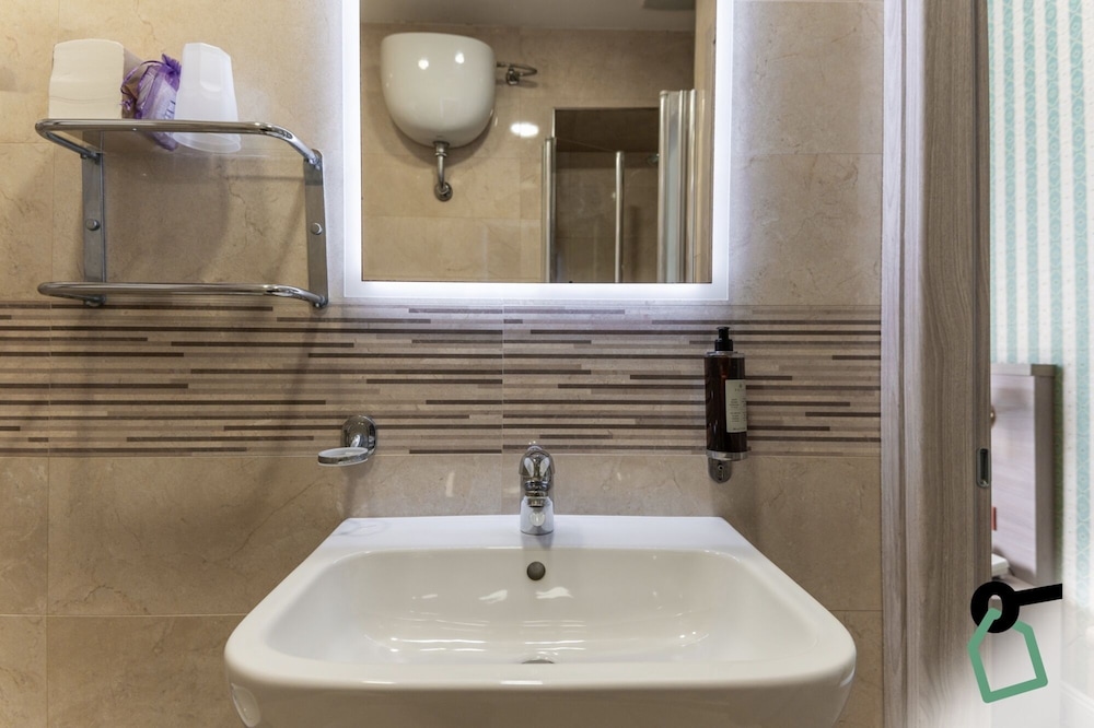 HOTIDAY Room Collection - Roma Porta Pia 44/50