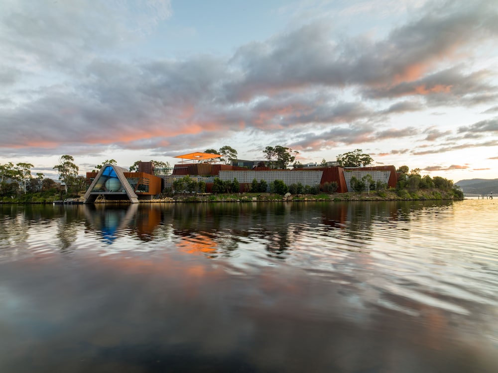Mona Pavilions 43/50