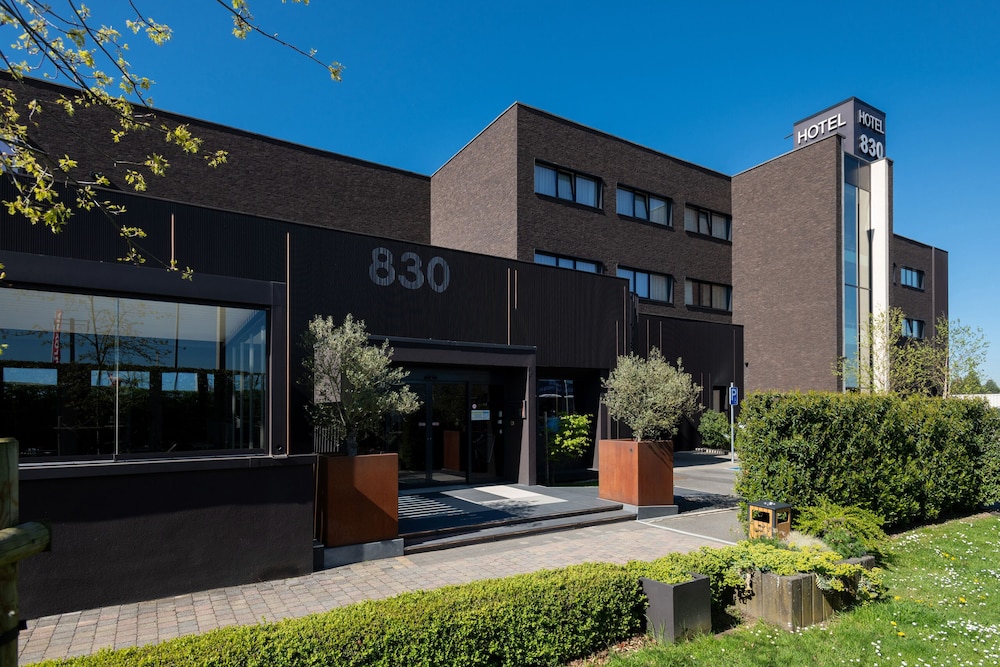 Hotel Le 830 6/49