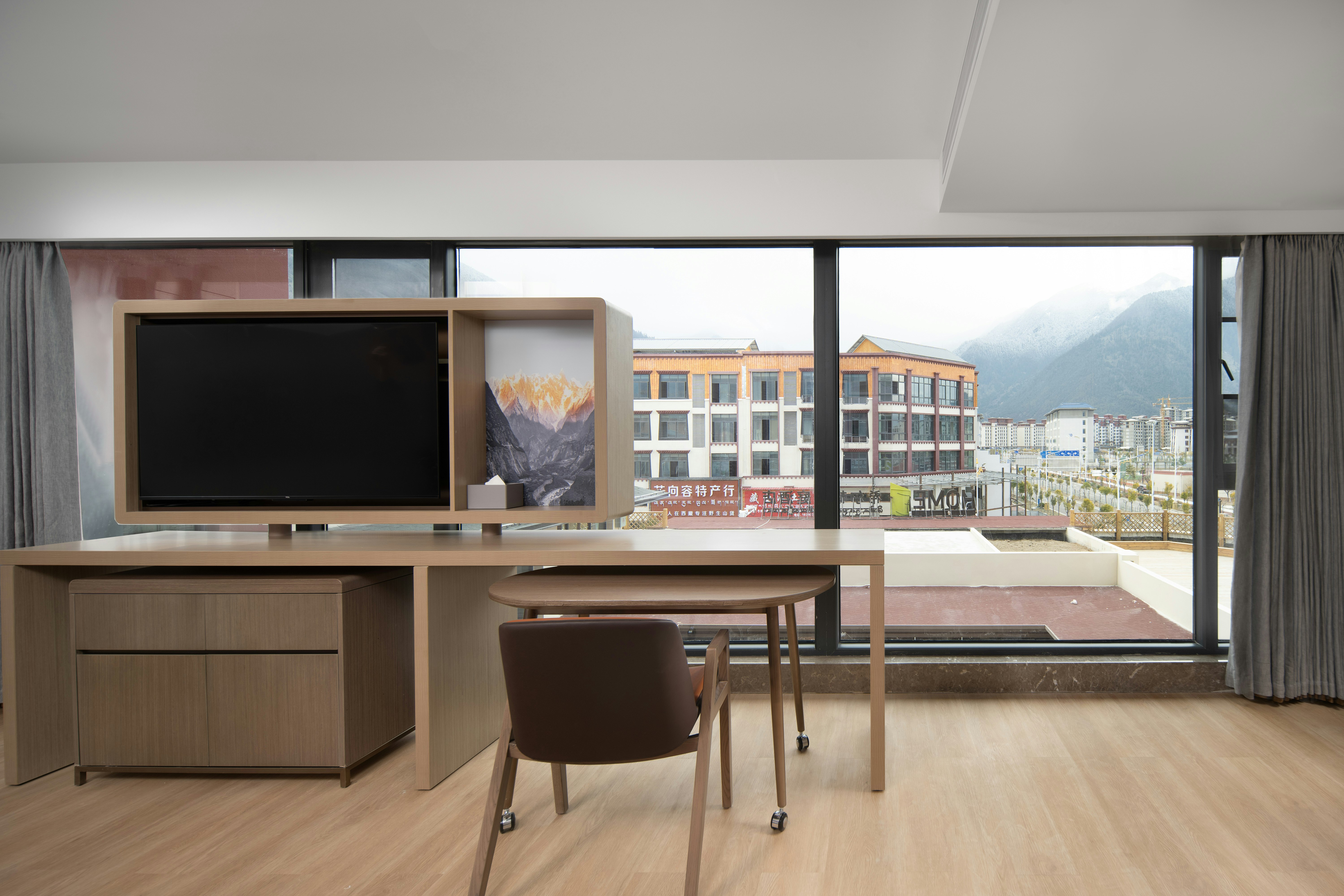 Home2 Suites by Hilton Linzhi Yutuolu 56/61