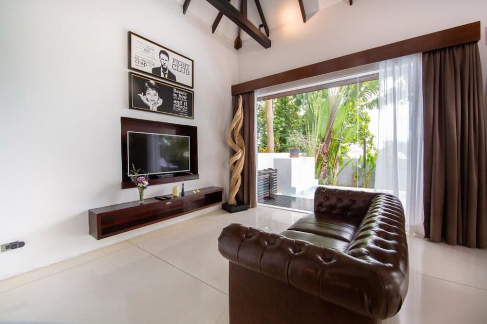 Zara Resort (ex The Privilege Hotel Ezra Royal Beach) 60/80
