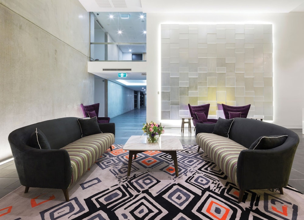 AVENUE HOTEL CANBERRA 40/59
