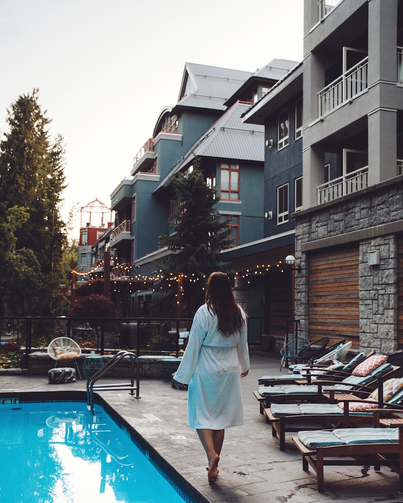 Summit Lodge Boutique Hotel 50/58