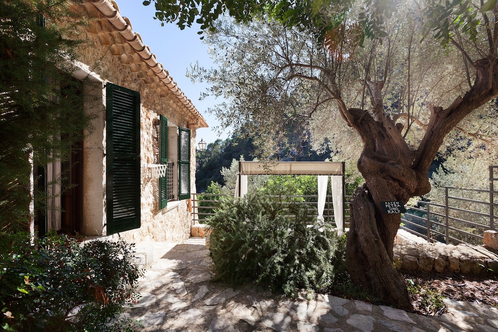 FINCA HOTEL ALBELLONS PARC NATURAL 62/70